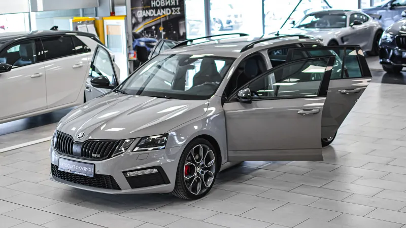 Skoda Octavia Combi RS 2.0 TDi DSG Image 1